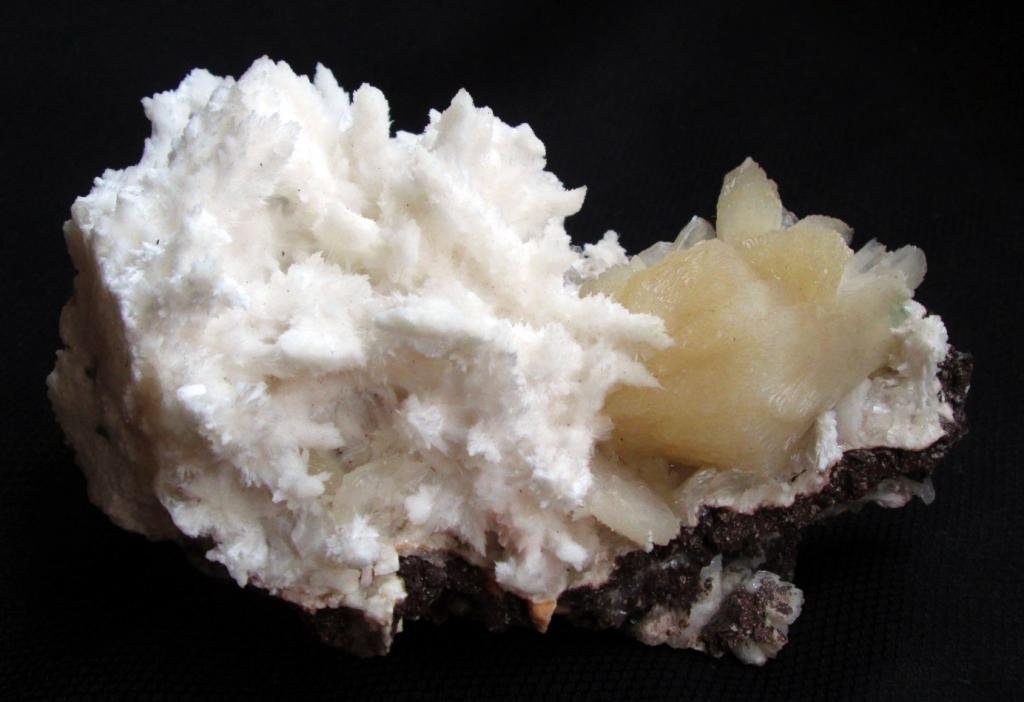 AWESOME STILBITE AND MORDENITE MINERALS CLUSTER FORMATION SPECIMENS PIECE