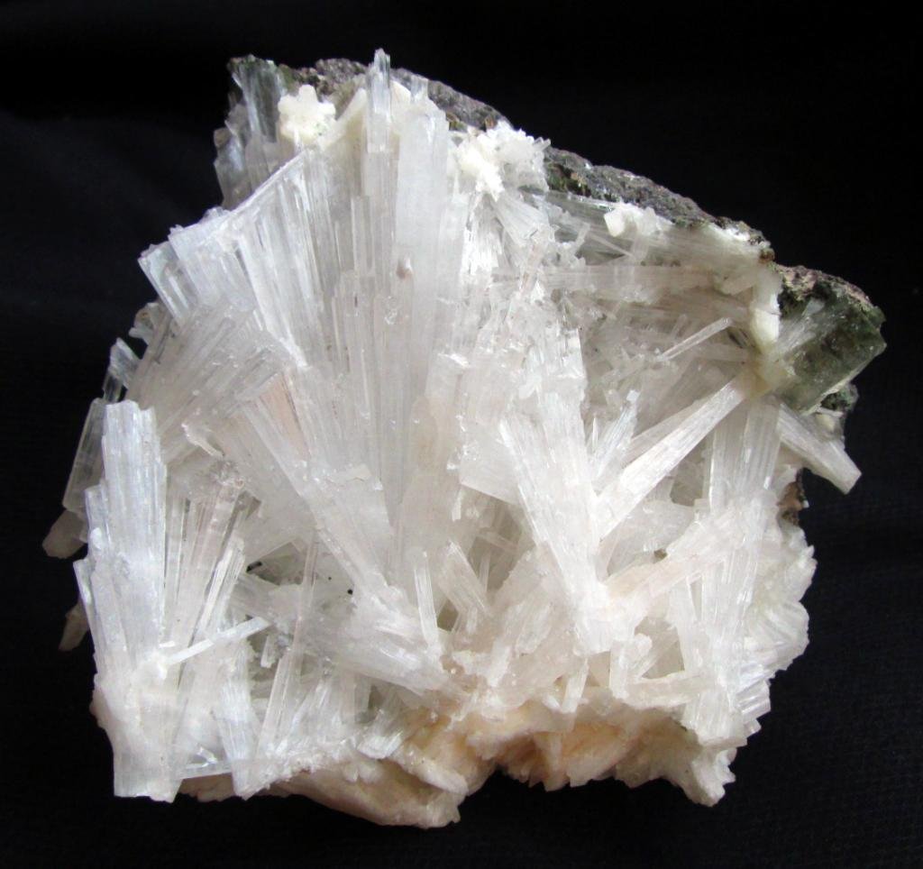 AMAZING SCOLECITE AND STILBITE MINERALS FORMATION COLLECTIBLES SPECIMENS INDIA