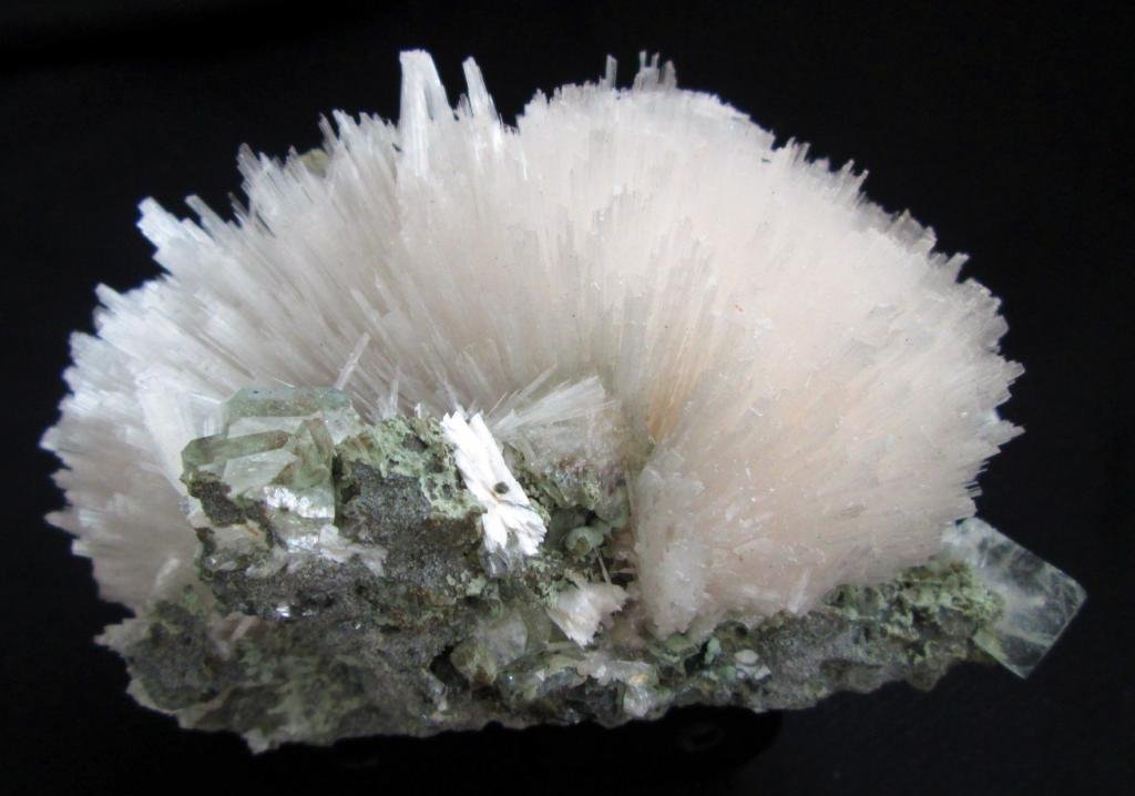 AWESOME SCOLECITE WITH APOPHYLLITE MINERALS FLOWER FORMATION COLLECTIBLES INDIA