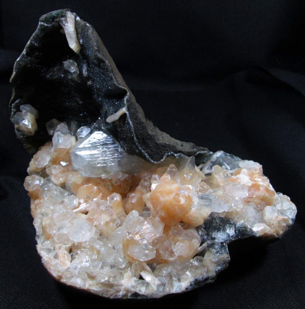 AMAZING APOPHYLLITE, STILBITE ON CHALCEDONY MINERALS FORMATION COLLECTIBLE PIECE