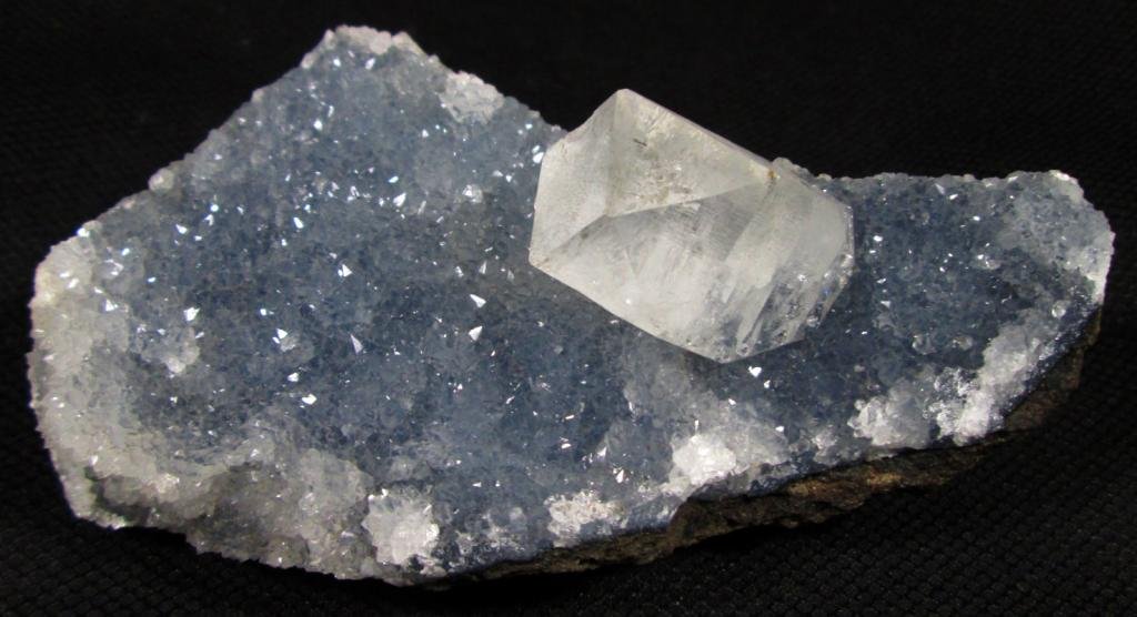 AMAZING APOPHYLLITE ON MATRIX QUARTZ MINERALS FORMATION COLLECTIBLES SPECIMENS