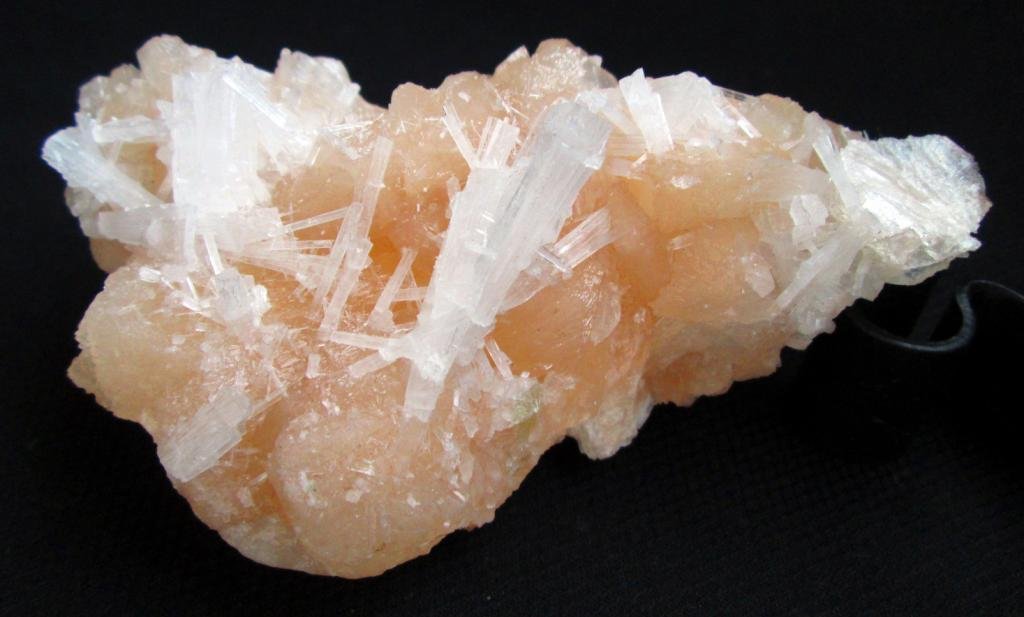 AMAZING SCOLECITE AND STILBITE MINERALS FORMATION COLLECTIBLES SPECIMENS PIECE