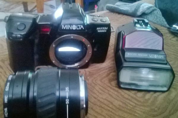Minolta Maxxum 7000i Camera with Minolta Maxxum Flash 3200i