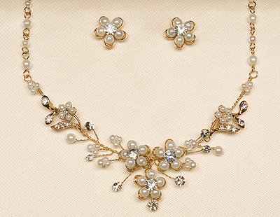 Silver or Gold Neckalce and Earrings Set. (Style # 931)