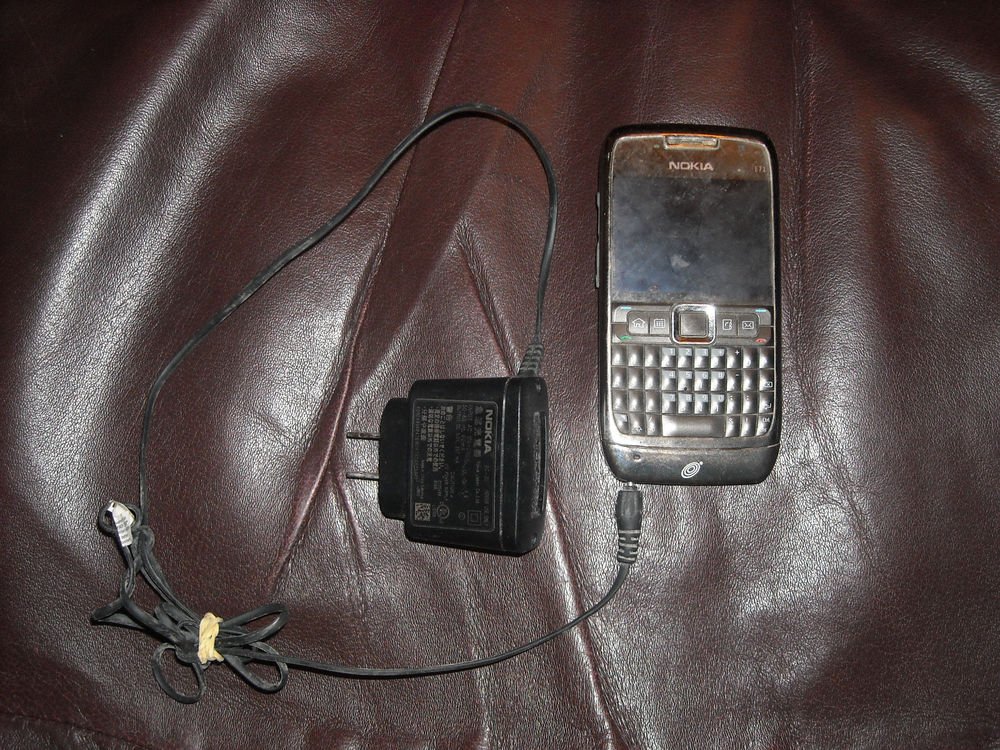 Nokia Grey E71-2 Smartphone WiFi, Straight Talk