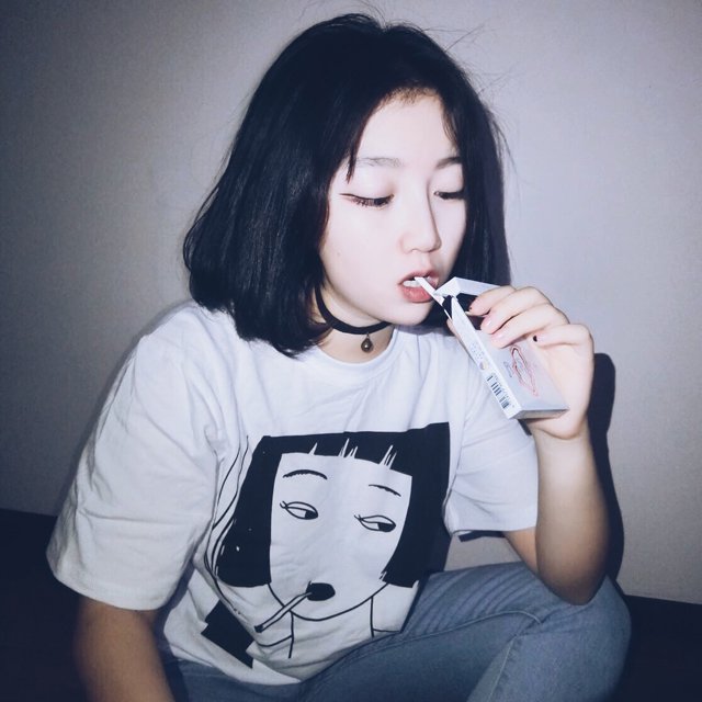 Smoking Girl T-Shirt / Camiseta Chica Fumando WH258 Kawaii Clothing