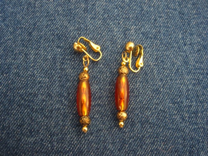 Brown bead earrings with gold roses
