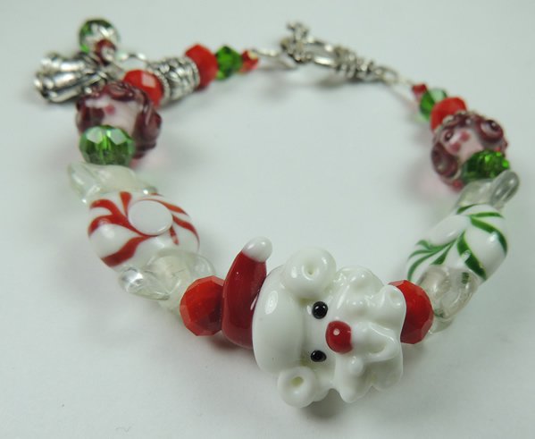 NEW WOMANS CHRISTMAS WHITE AND RED SANTA CLAUS LAMPWORK BRACELET