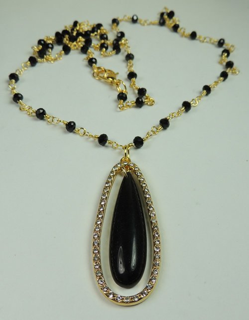 NEW WOMANS BLACK CRYSTAL TEARDROP FRAMED BY RHINESTONES ON METAL GOLD TONE CHAIN WITH BLACK CRYSTALS