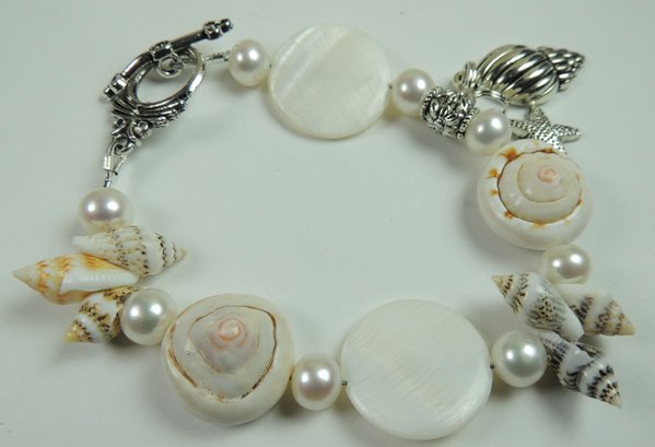 New Woman Sea Shell Bracelet with White Pearls & Silver Tone Metal Shell & Starfish Charm