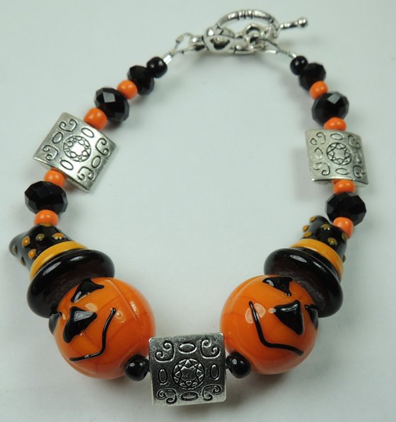 New Orange Pumpkin Jack O Lantern Halloween Lampwork Bracelet