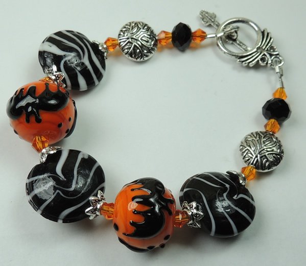 Creepy New Womans Orange & Black Bat Halloween Lampwork Bracelet