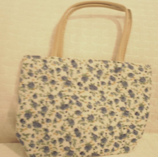 handbagbargins: White and Blue Flowered Purse