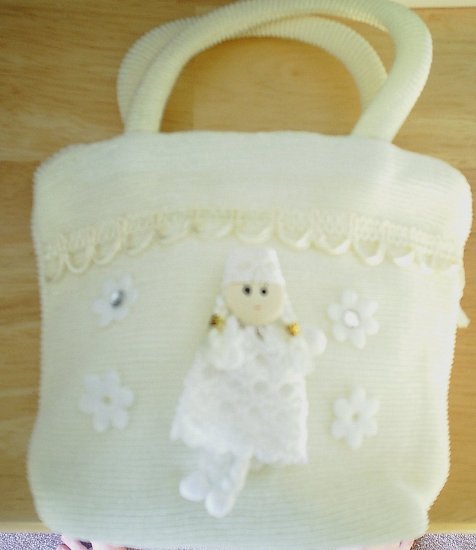 handbagbargains: White Princess Knit Purse