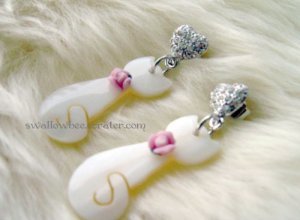Elegant Kitty Shell Earrings