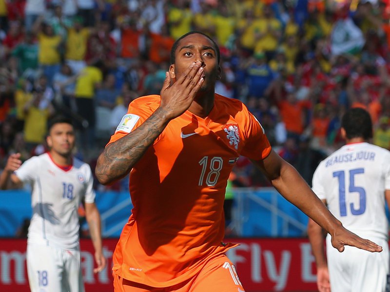 021 - 8 X 6 Photo - Football - FIFA World Cup 2014 - Holland V Chile Leroy Fer Celebrates