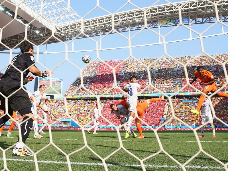 023 - 8 X 6 Photo - Football - FIFA World Cup 2014 - Holland V Chile World Cup Leroy Fer Scores