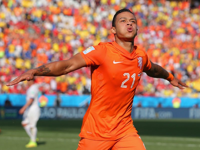 024 - 8 X 6 Photo - Football - FIFA World Cup 2014 - Holland V Chile Memphis Depay Celebrates