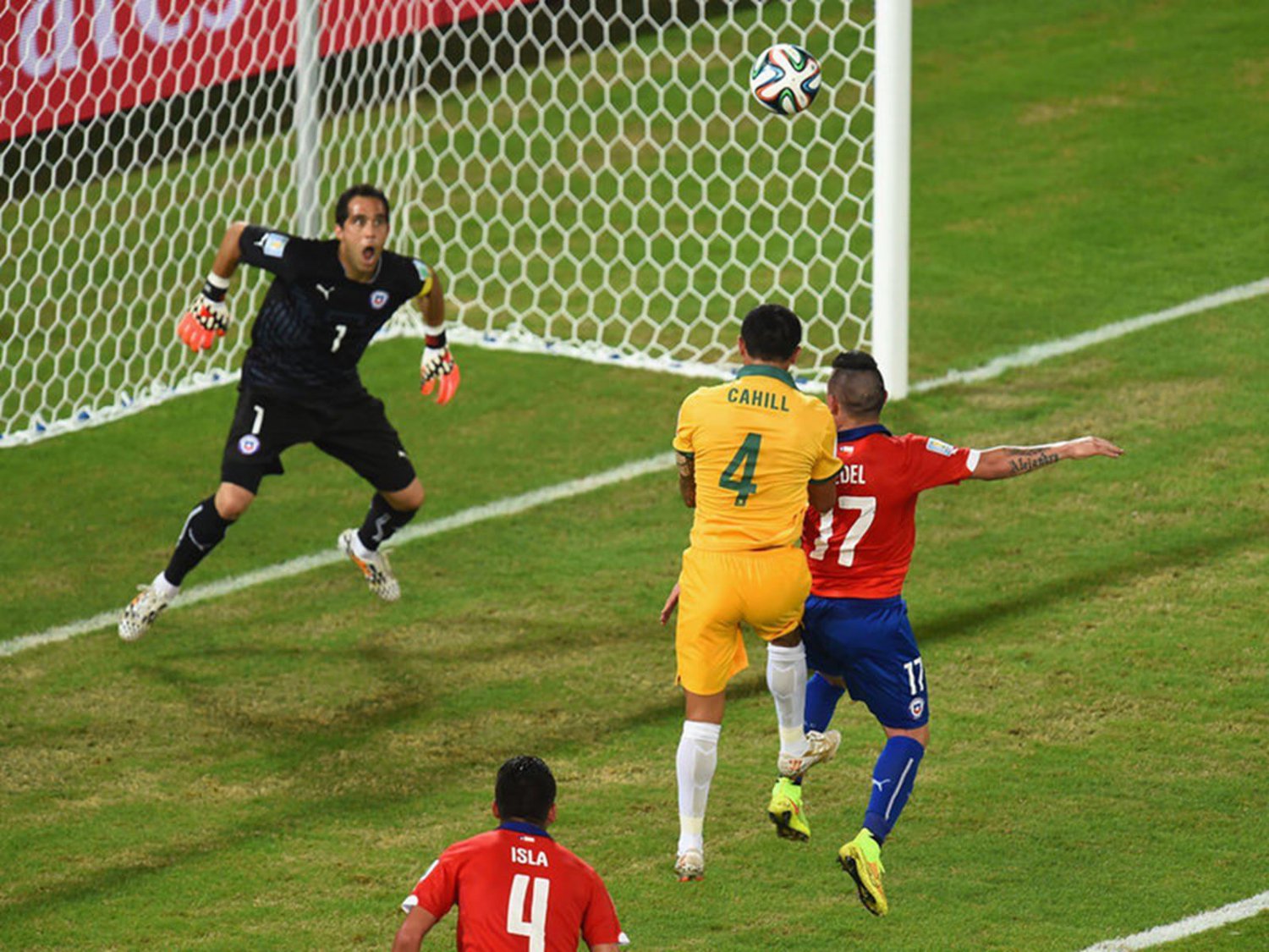 070 - 8 X 6 Photo - Football - FIFA World Cup 2014 - Chile V Australia Tim Cahill Scores