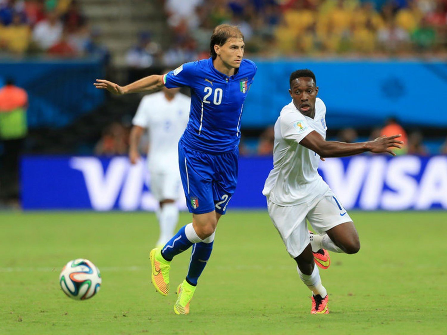 084 - 8 X 6 Photo - Football - FIFA World Cup 2014 - England V Italy Danny Welbeck & Paletta