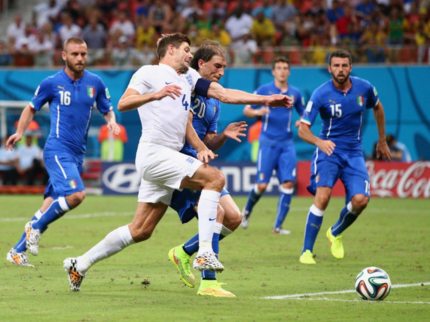 088 - 8 X 6 Photo - Football - FIFA World Cup 2014 - England V Italy Steven Gerrard