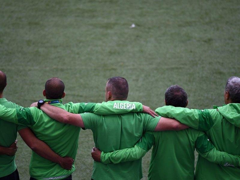 093 - 8 X 6 Photo - Football - FIFA World Cup 2014 - Algeria V South Korea - Algerian Squad