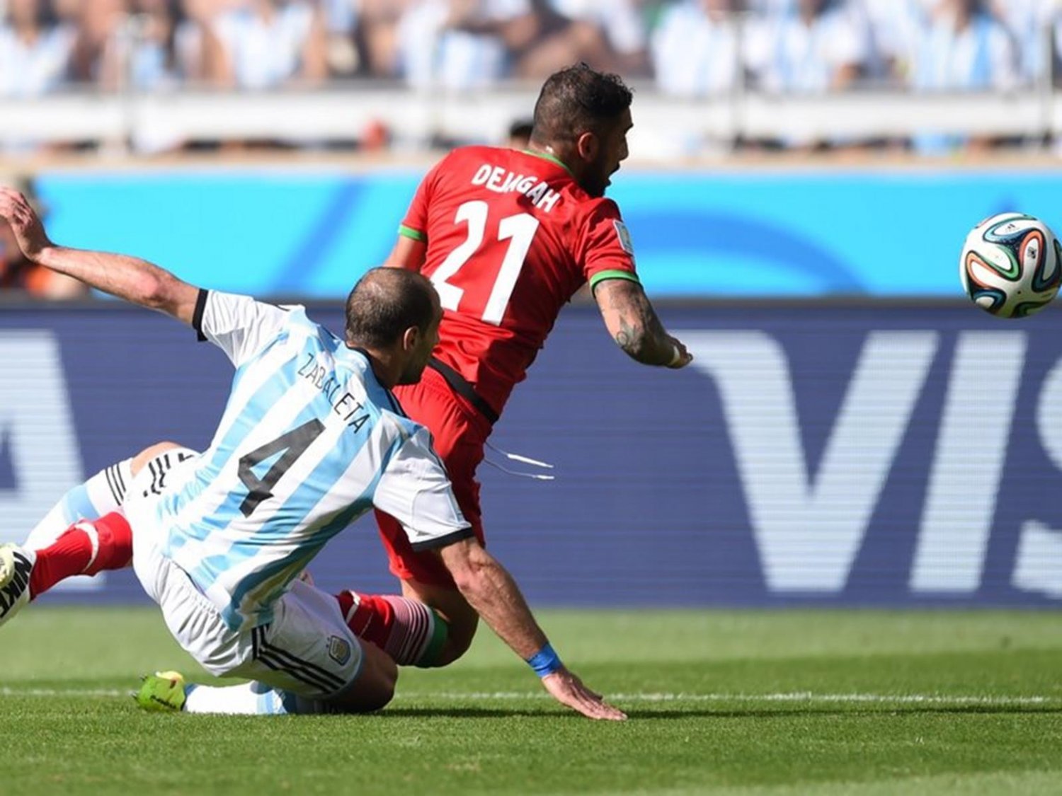 WC 0110 - 8 X 6 Photo - Football - FIFA World Cup 2014 - Argentina V Iran - Dejagah & Zabaleta