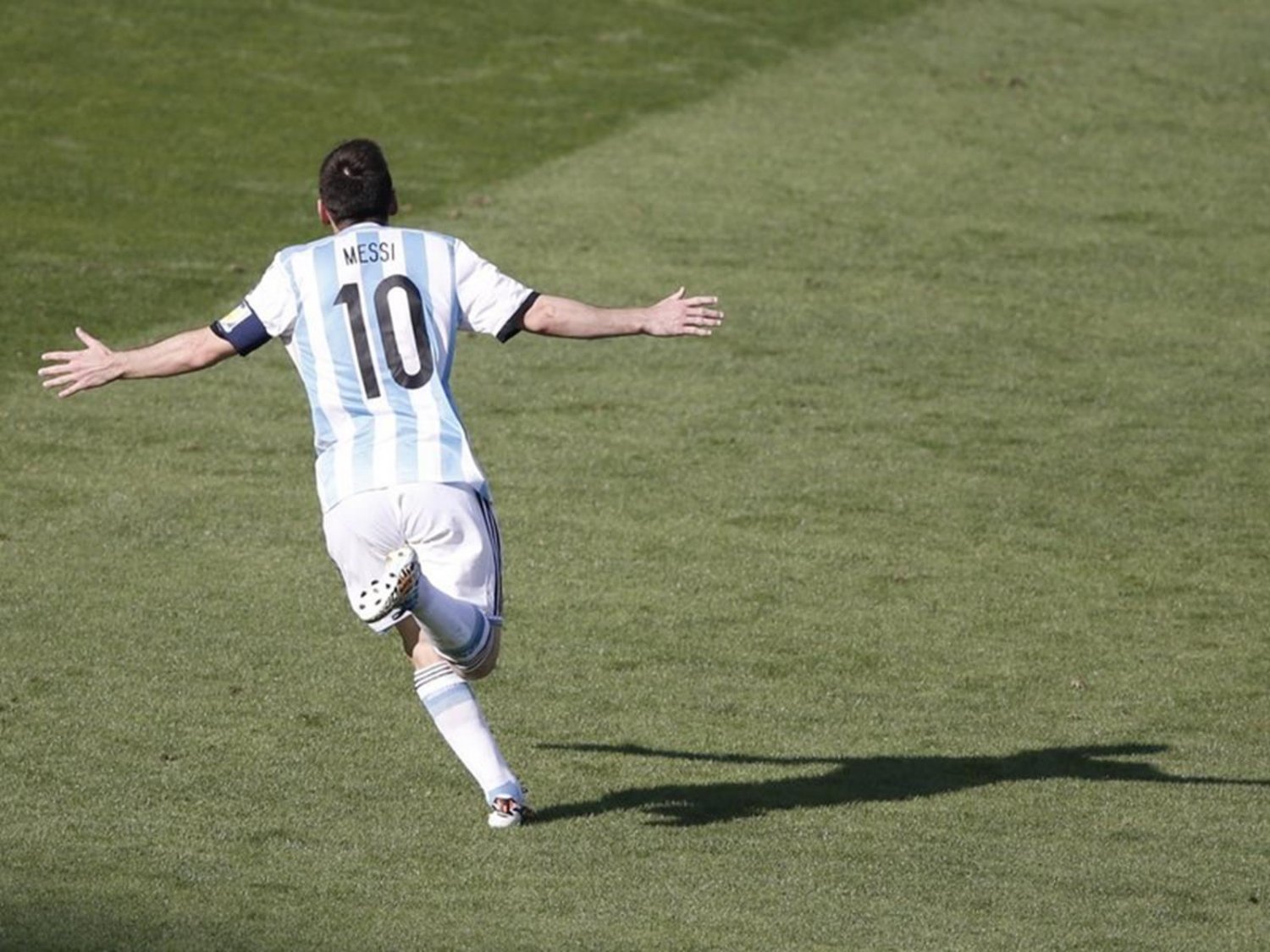 WC 0117 - 8 X 6 Photo - Football - FIFA World Cup 2014 - Argentina V Iran - Messi Goal Celebration