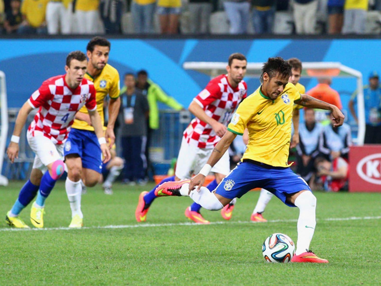 WC 0137 - 8 X 6 Photo - Football - FIFA World Cup 2014 - Brazil V Crotia - Neymar Penalty