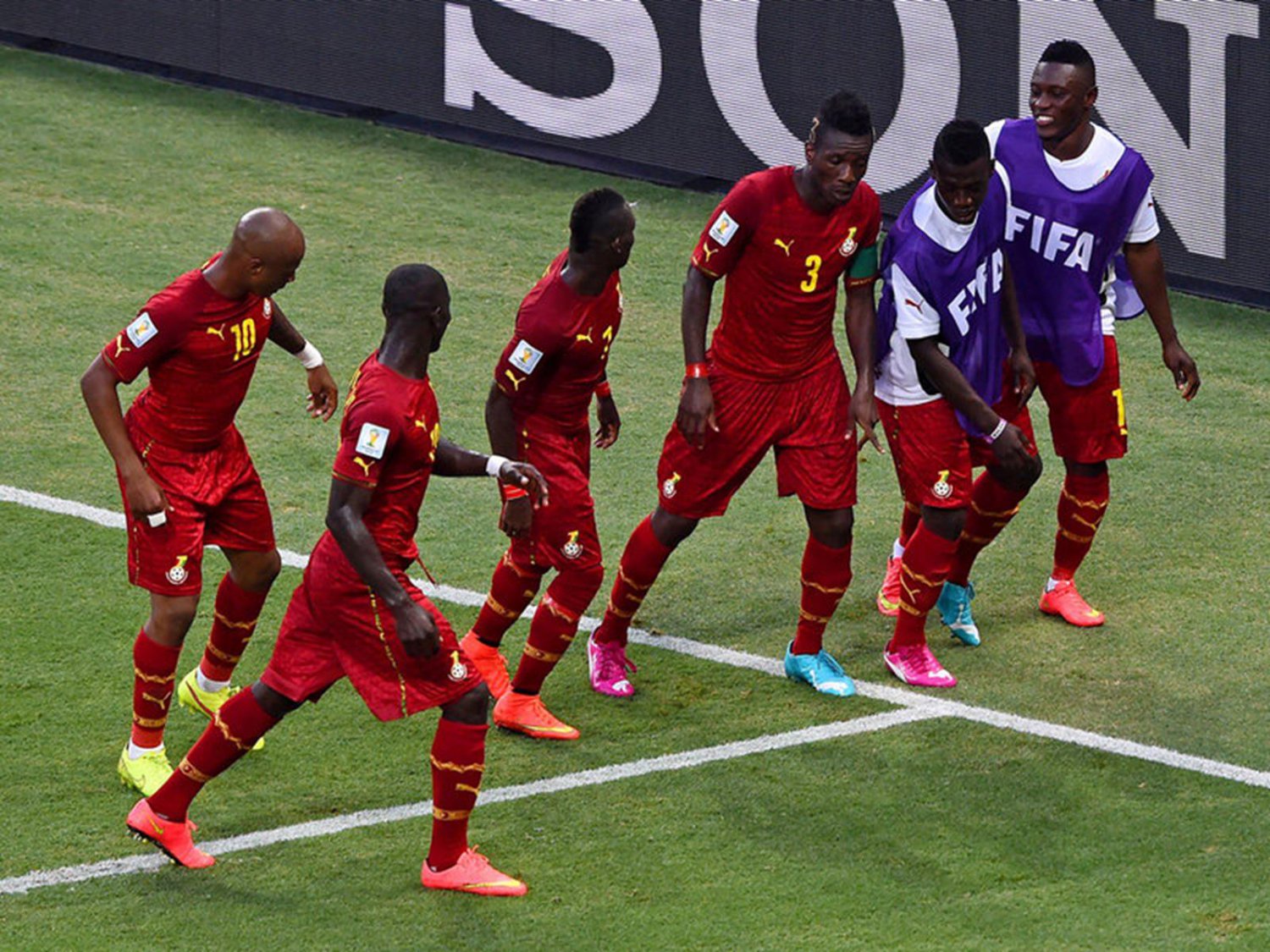 WC 0172 - 8 X 6 Photo - Football - FIFA World Cup 2014 - Germany V Ghana - Asamoah Gyan Celebration