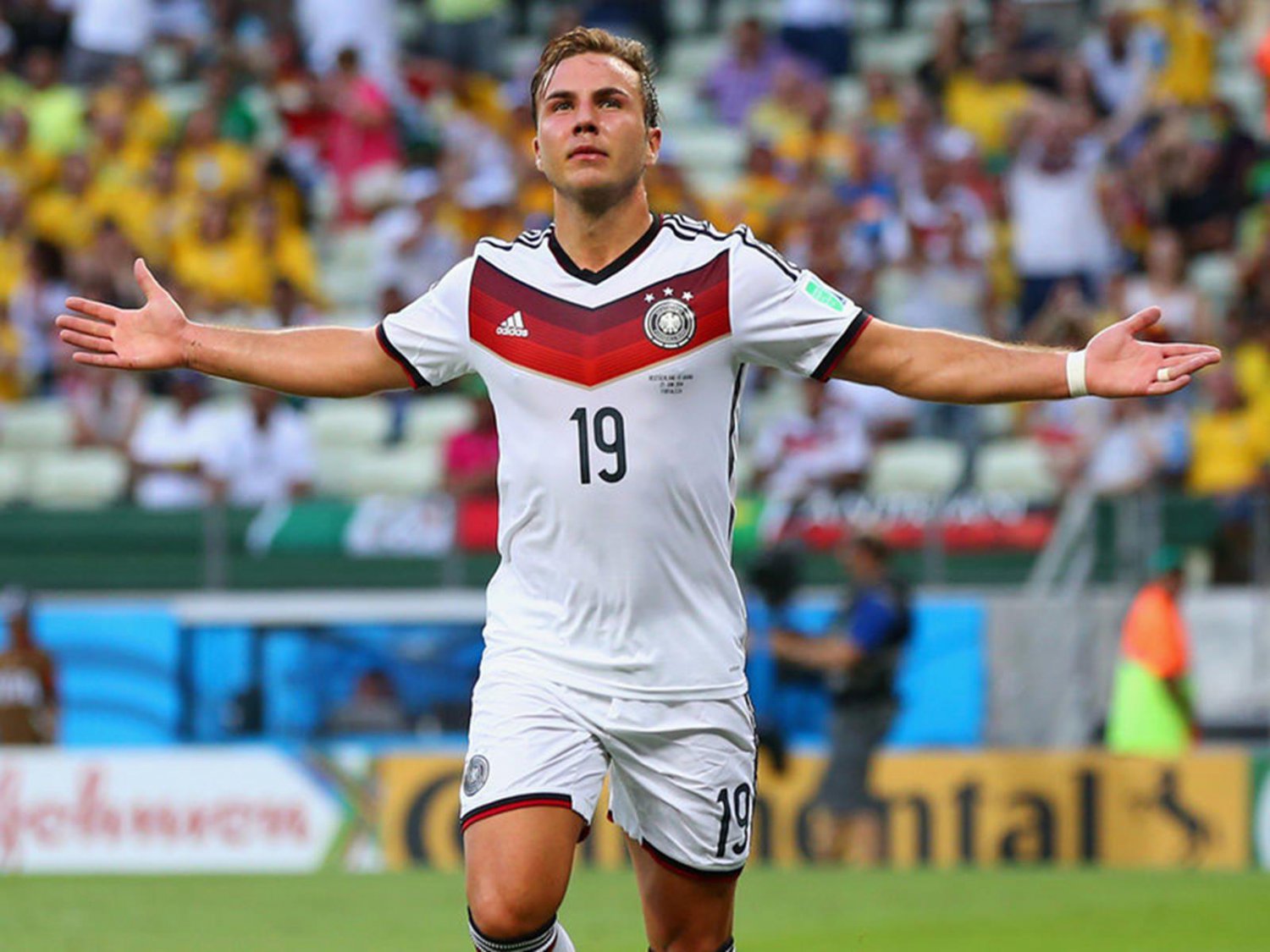 WC 0176 - 8 X 6 Photo - Football - FIFA World Cup 2014 - Germany V Ghana - Mario Gotze Celebration