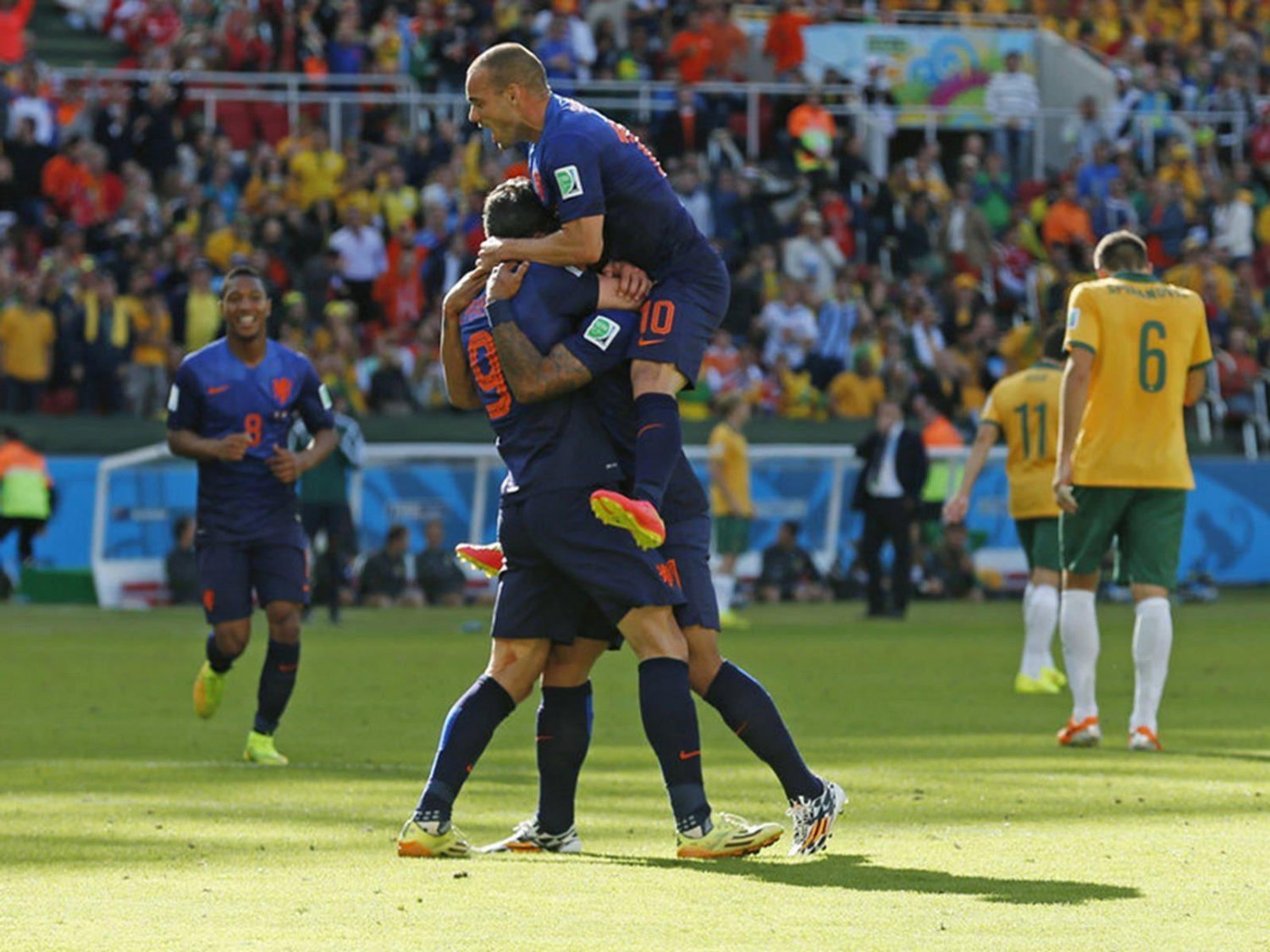 WC 0191 - 8 X 6 Photo - Football - FIFA World Cup 2014 - Holland V Australia - Memphis Depay