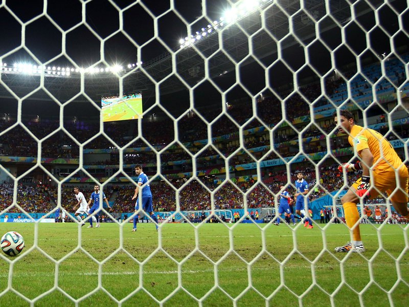 444 - 8 X 6 Photo - Football - FIFA World Cup - Costa Rica V Greece - Bryan Ruiz Scores