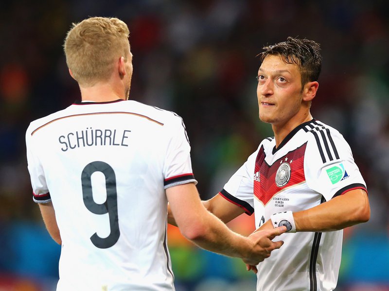 494 - 8 X 6 - Photo - Football - FIFA World Cup - Germany V Algeria - Mesut Oezil