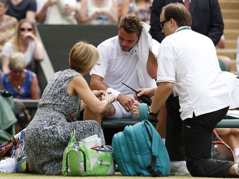 104 - 8 X 6 Photo - Tennis - Wimbledon Championship 2014 - Day 9 - Stan Wawrinka Injury