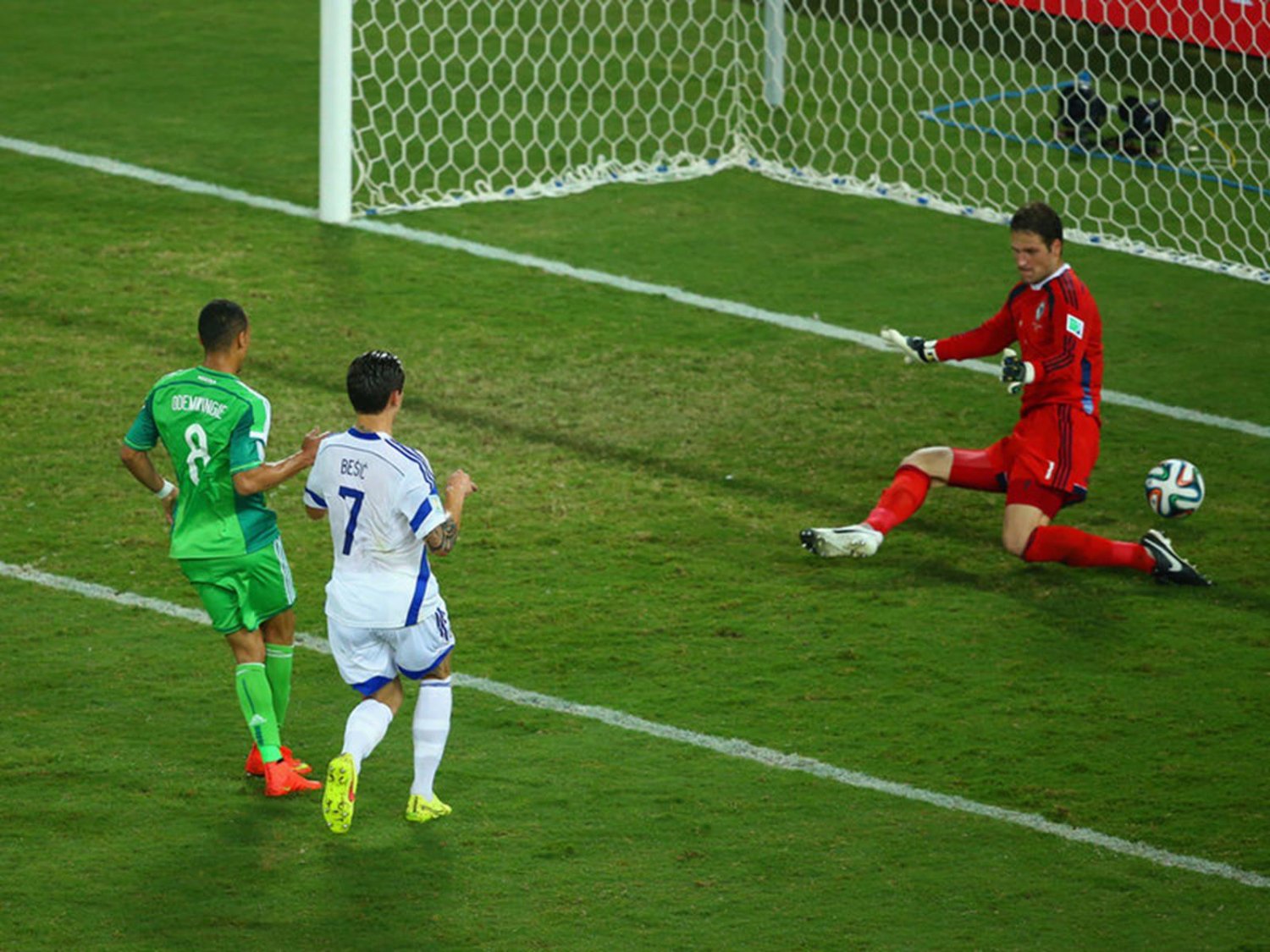 283 - 8 X 6 Photo - Football - FIFA World Cup 2014 - Bosnia V Nigeria - Peter Odemwingie Scores