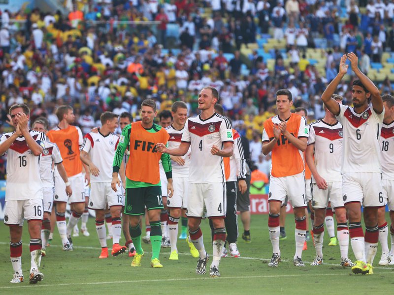 548 - 8 X 6 Photo - Football - FIFA World Cup - Germany V France