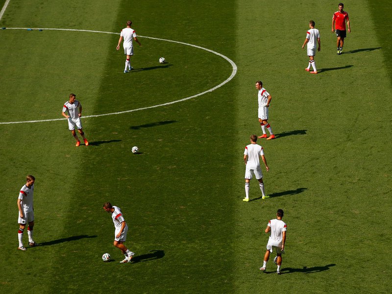 550 - 8 X 6 Photo - Football - FIFA World Cup - Germany V France - Players Warmup