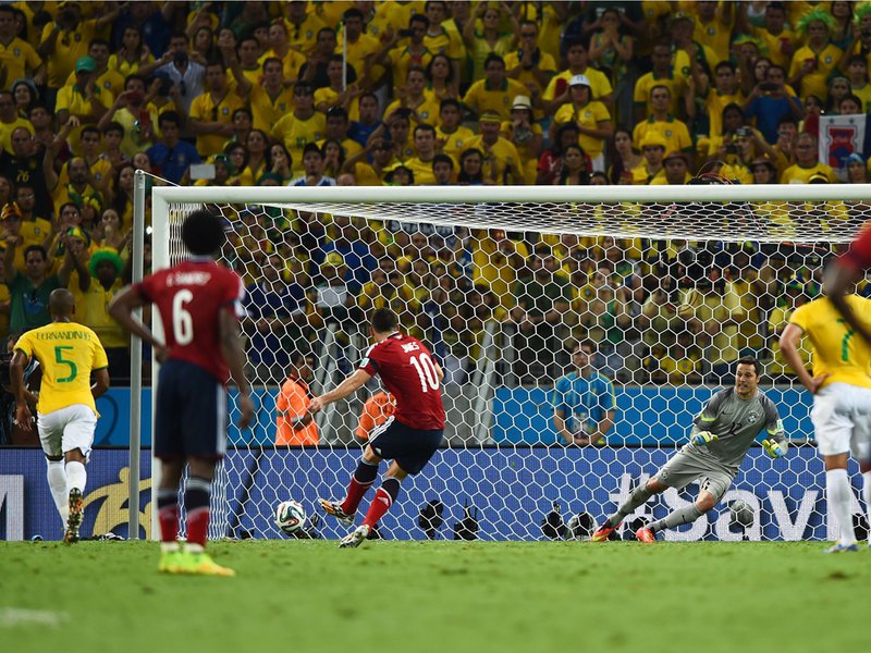 565 - 8 X 6 Photo - Football - FIFA World Cup 2014 - Brazil V Colombia - James Rodriguez Penalty