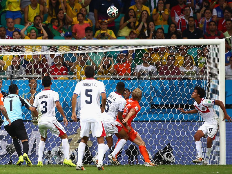 582 - 8 X 6 Photo - Football - FIFA World Cup 2014 - Holland V Costa Rica - Yeltsin Tejeda