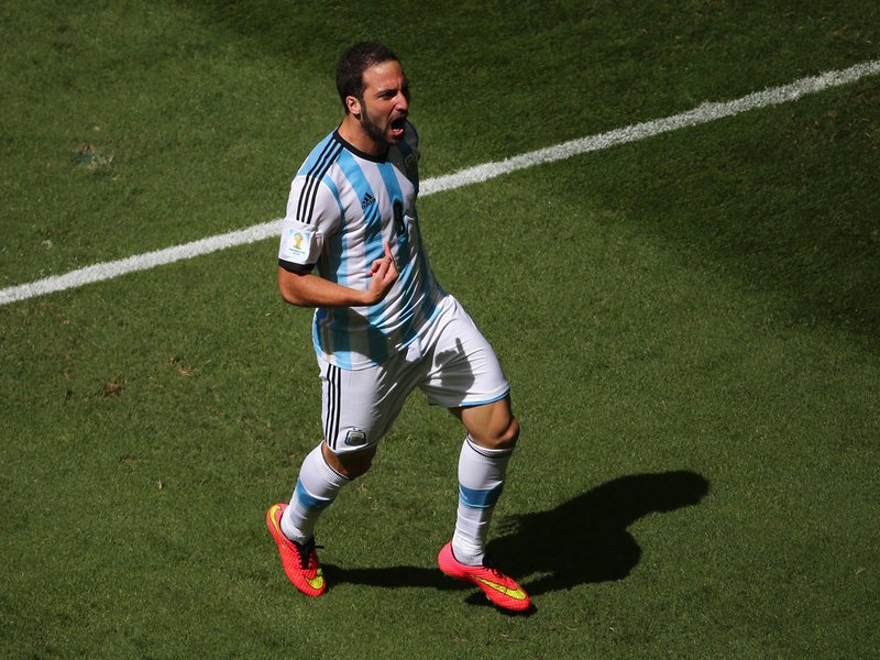 586 - 8 X 6 Photo - Football - FIFA World Cup 2014 - Argentina V Belgium - Gonzalo Higuain