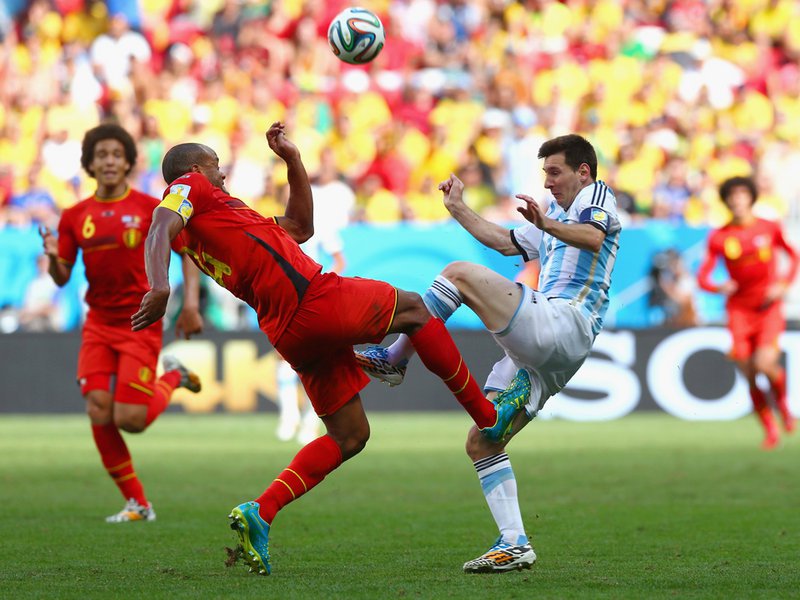 589 - 8 X 6 Photo - Football - FIFA World Cup 2014 - Argentina V Belgium - Kompany & Messi