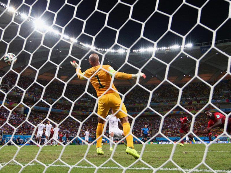 340 - 8 X 6 Photo - Football - FIFA World Cup 2014 - USA V Portugal - Silvestre Goal