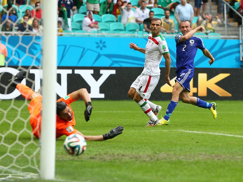 367 - 8 x 6 Photo - Football - FIFA World Cup 2014 - Bosnia v Iran Avdija Vrsajevic Scores
