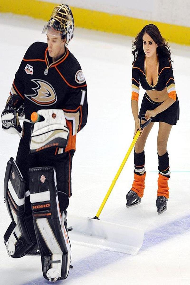 032 - 12 X 8 Photo - NHL - Girls - Anaheim Ducks Power Players Ice Girls Rangers At Ducks