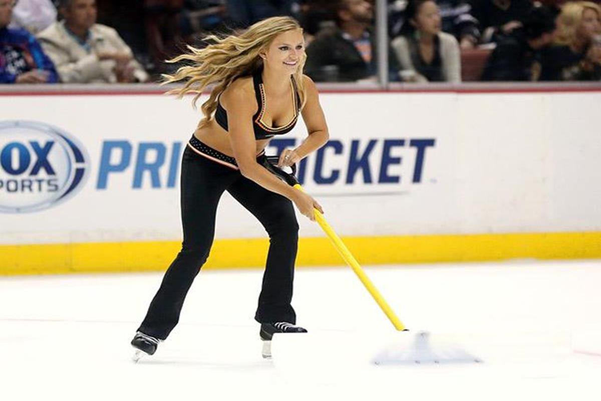 051 - 12 X 8 Photo - NHL - Girls - Anaheim Ducks Power Players Ice Girls