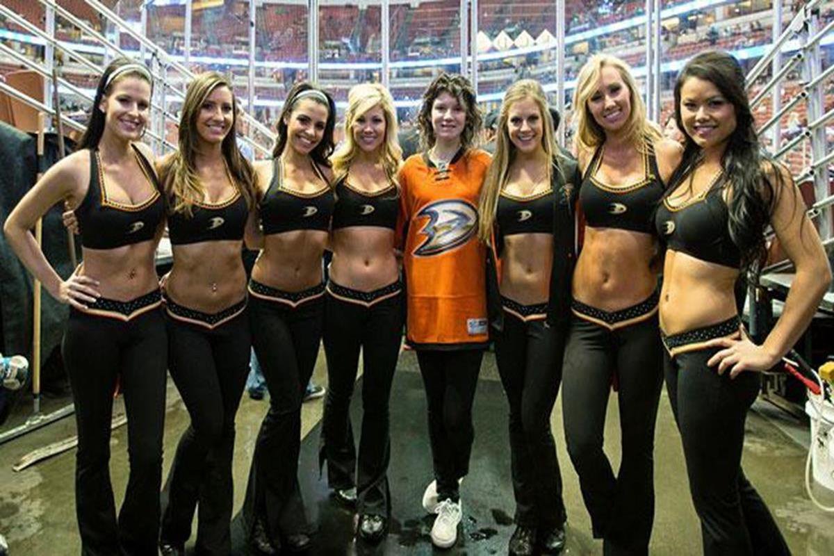 054 - 12 X 8 Photo - NHL - Girls - Anaheim Ducks Power Players Ice Girls Blue Jackets At Ducks