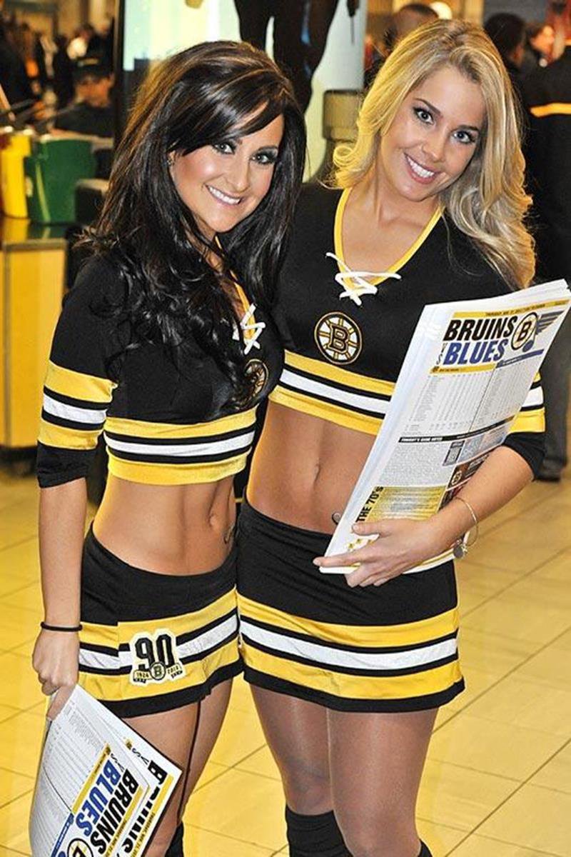 069 - 12 X 8 Photo - NHL - Girls - Boston Bruins Ice Girls Blues At Bruins