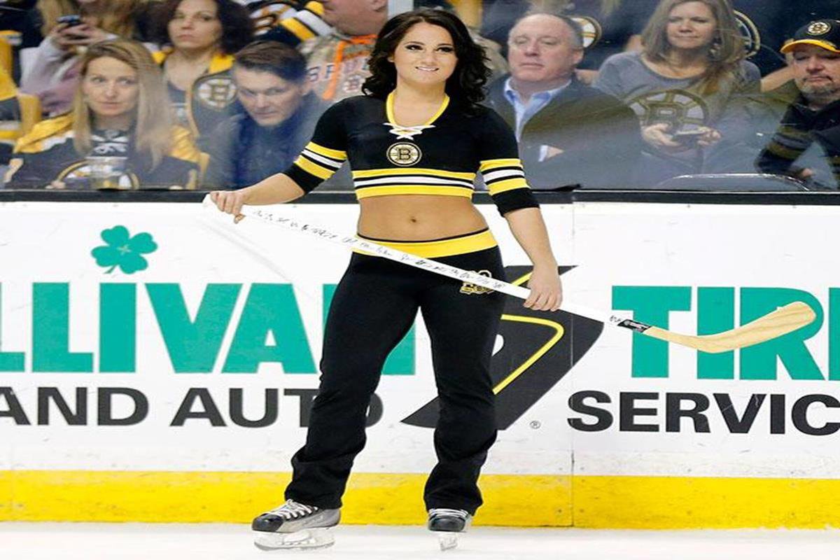 072 - 12 X 8 Photo - NHL - Girls - Boston Bruins Ice Girls Canadiens At Bruins