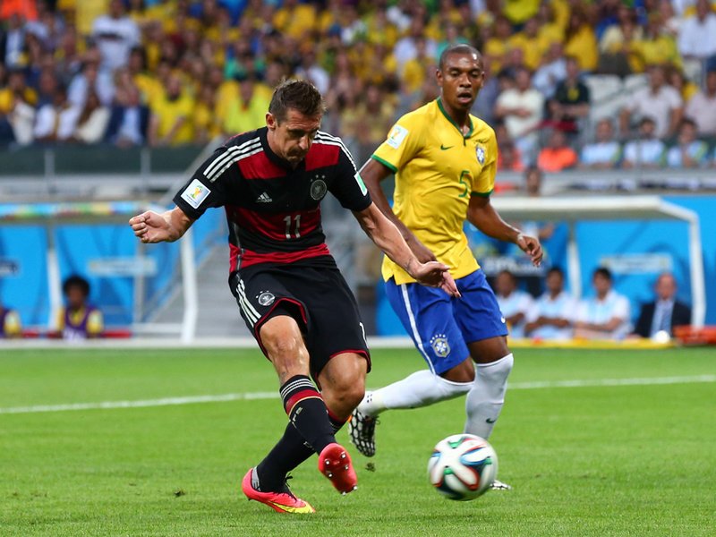 596 - 8 X 6 Photo - Footbal - FIFA World Cup - Brazil V Germany - 2-0 Miroslav Klose